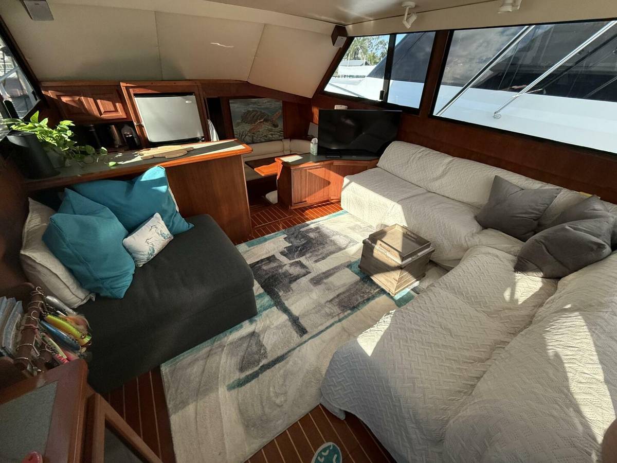 1989 Viking 45 Convertible "Wild Life" photo 25