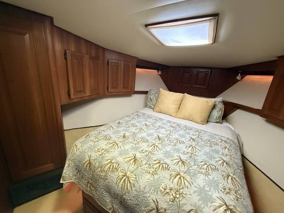 1989 Viking 45 Convertible "Wild Life" photo 30
