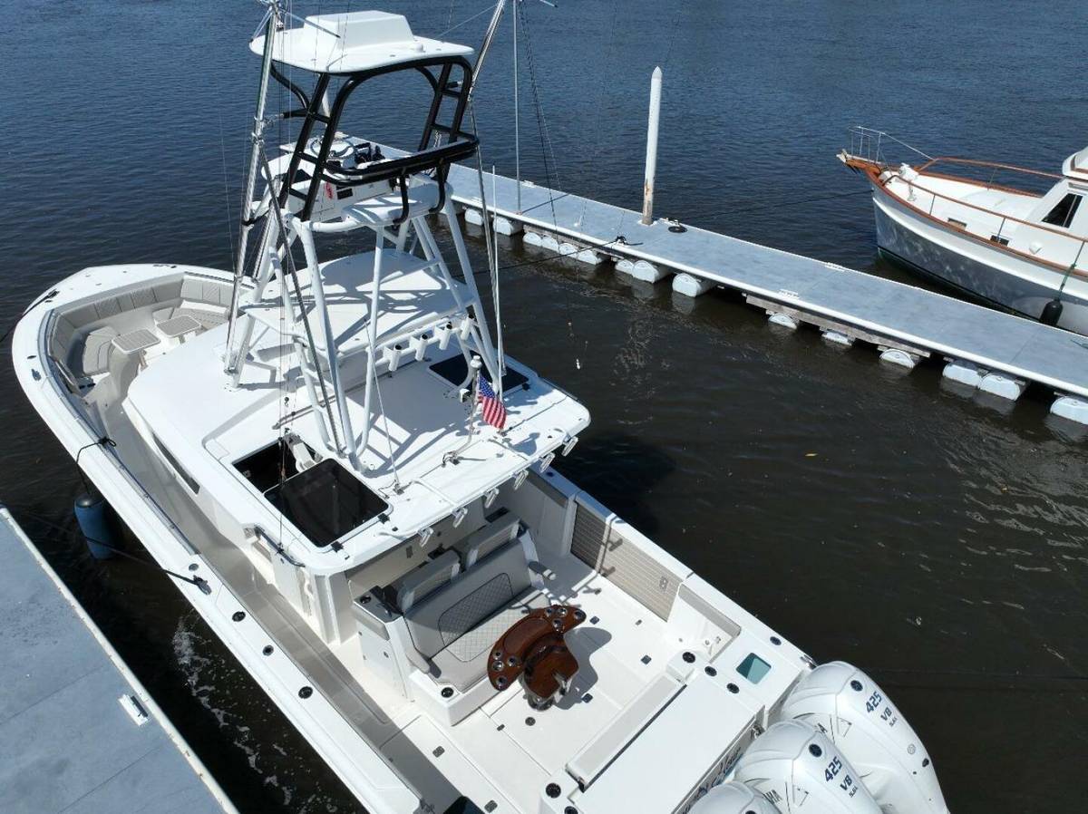 2022 Pursuit S428 "HAPPY HOUR" photo 6