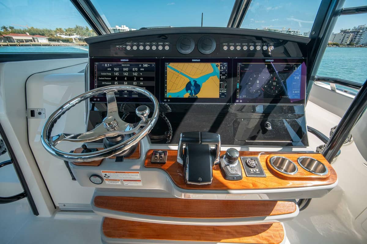 2023 Boston Whaler 420 Outrage "PIPE DREAM" photo 18