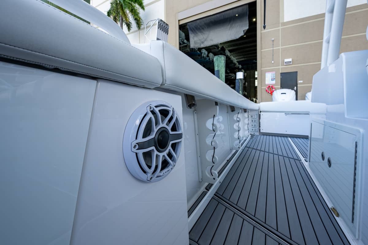 2020 Everglades 395 Center Console photo 11