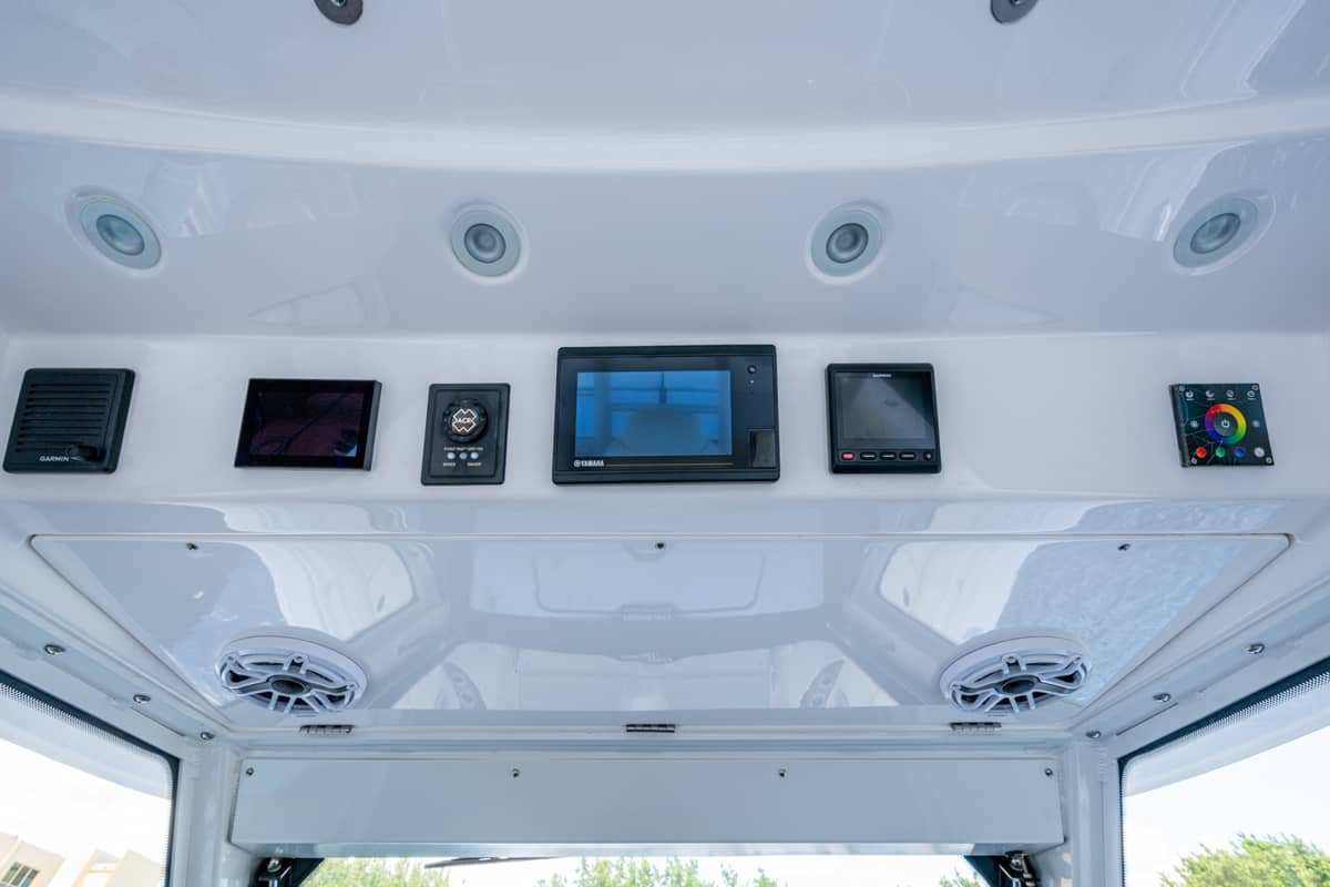 2020 Everglades 395 Center Console photo 16
