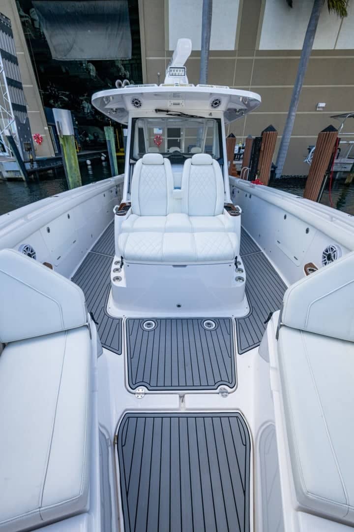 2020 Everglades 395 Center Console photo 31