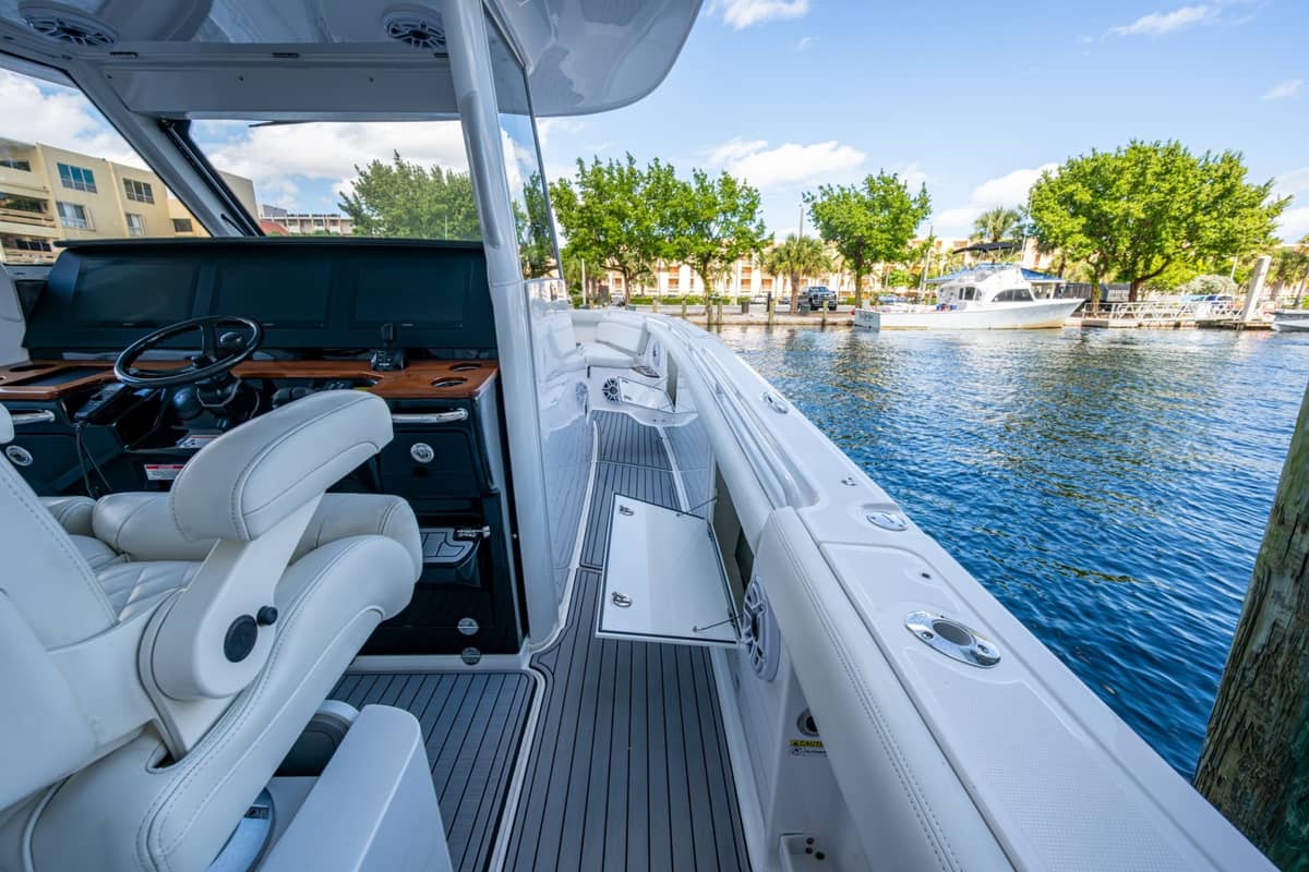 2020 Everglades 395 Center Console photo 10