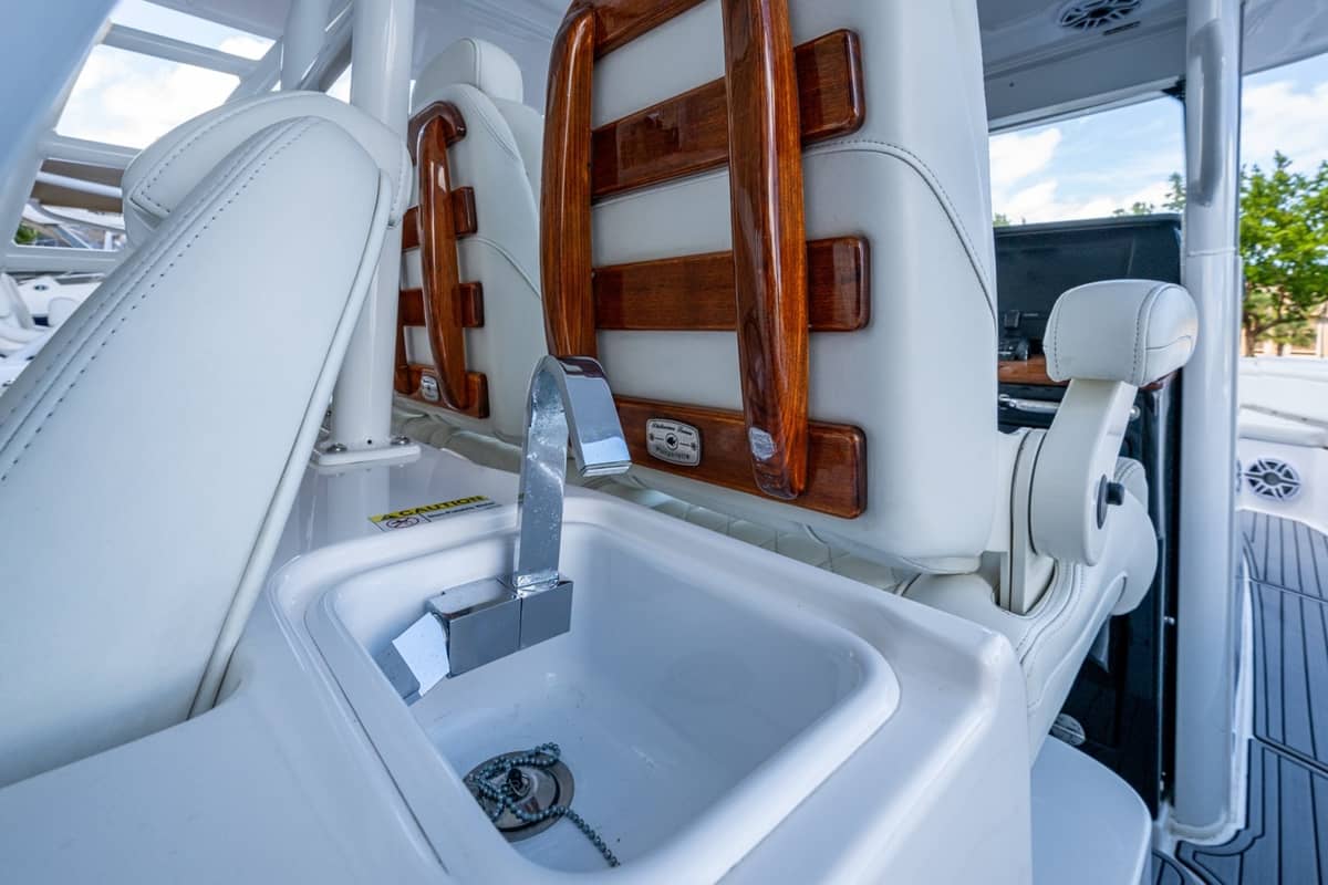 2020 Everglades 395 Center Console photo 22