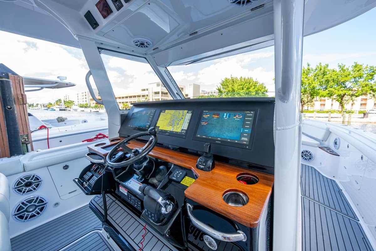2020 Everglades 395 Center Console photo 24