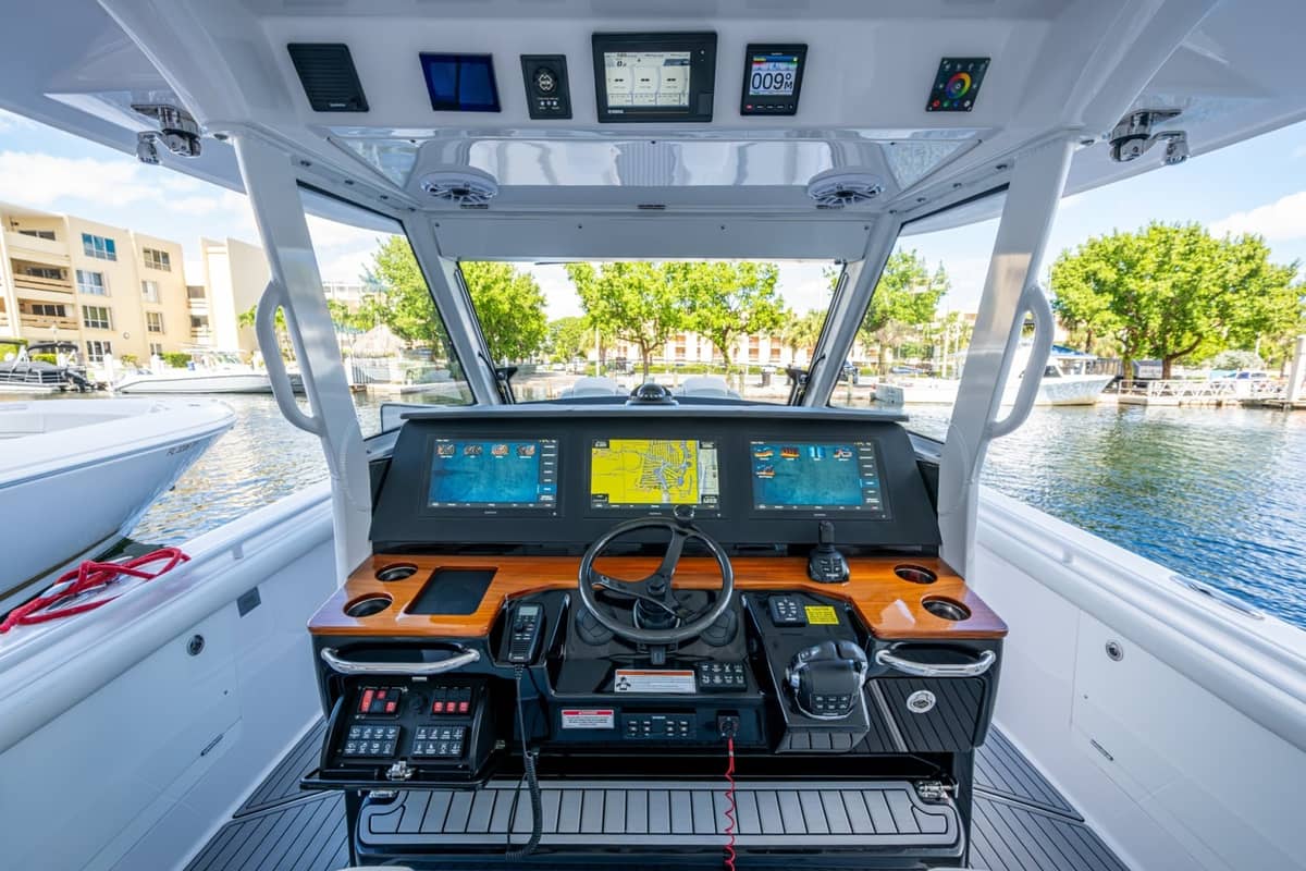 2020 Everglades 395 Center Console photo 26
