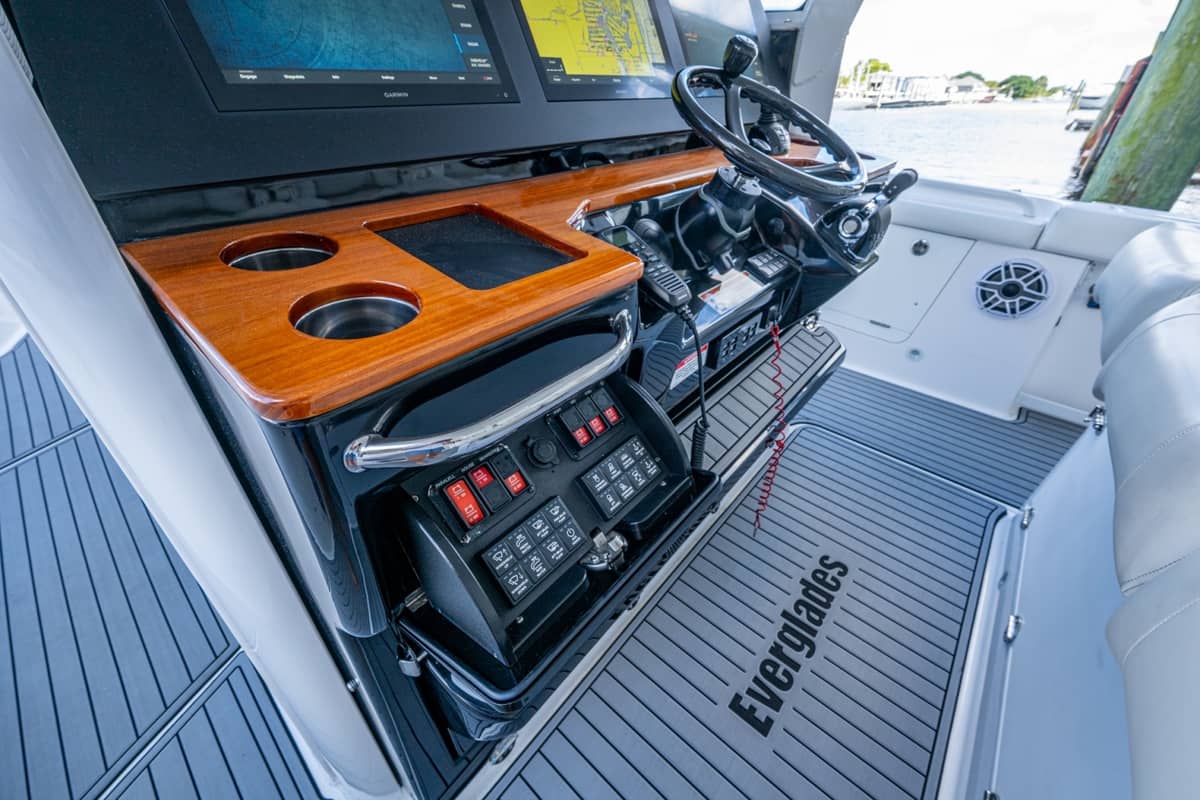 2020 Everglades 395 Center Console photo 18