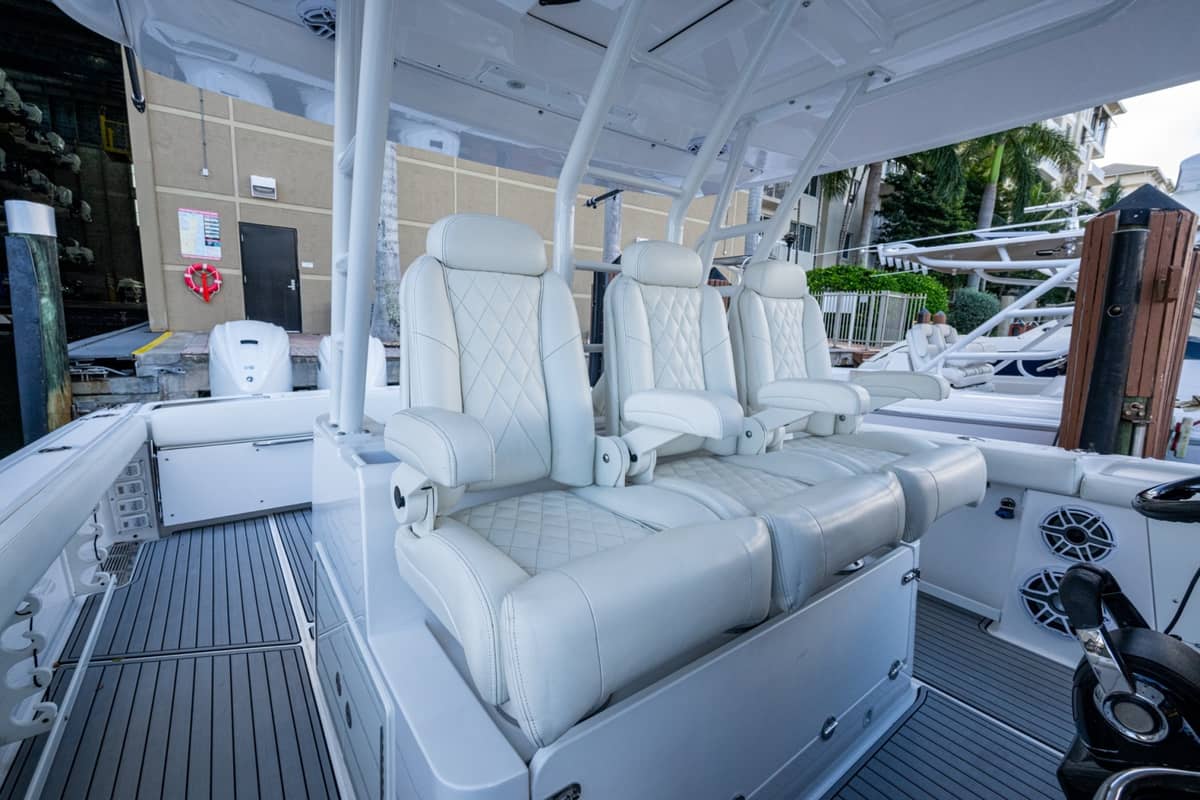 2020 Everglades 395 Center Console photo 5