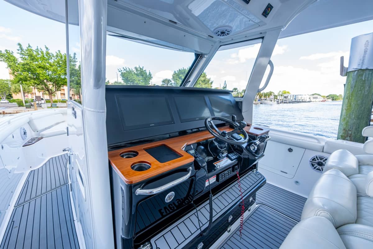2020 Everglades 395 Center Console photo 7