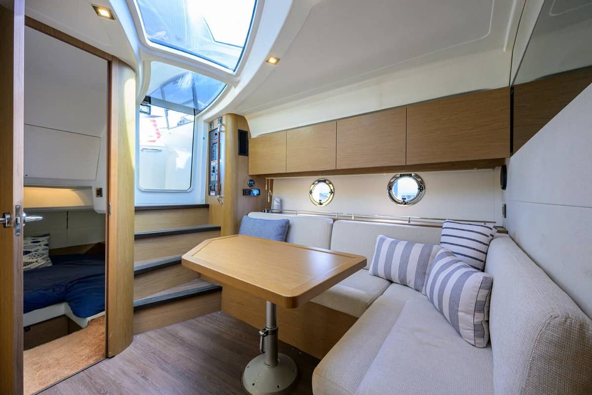 2015 Beneteau 38 GT photo 4
