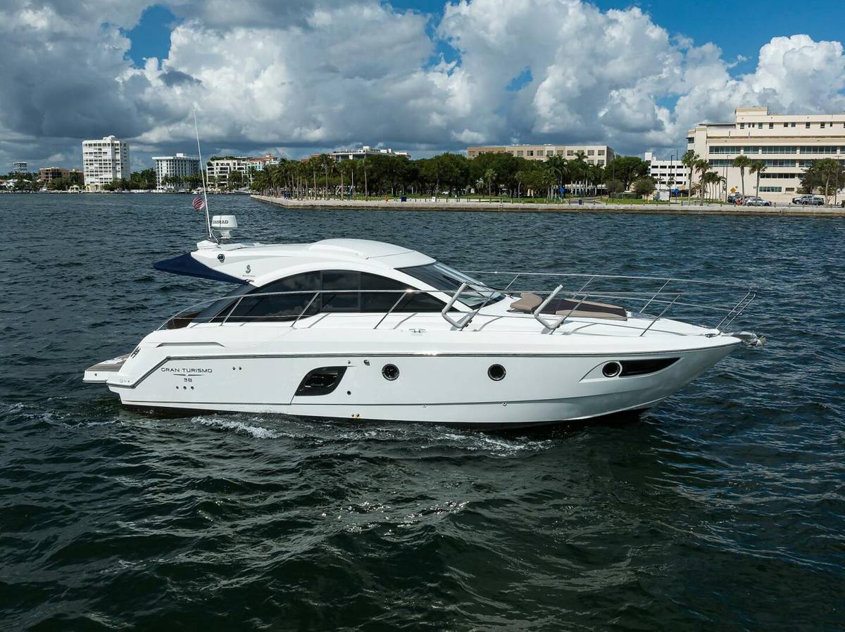 2015 Beneteau 38 GT photo