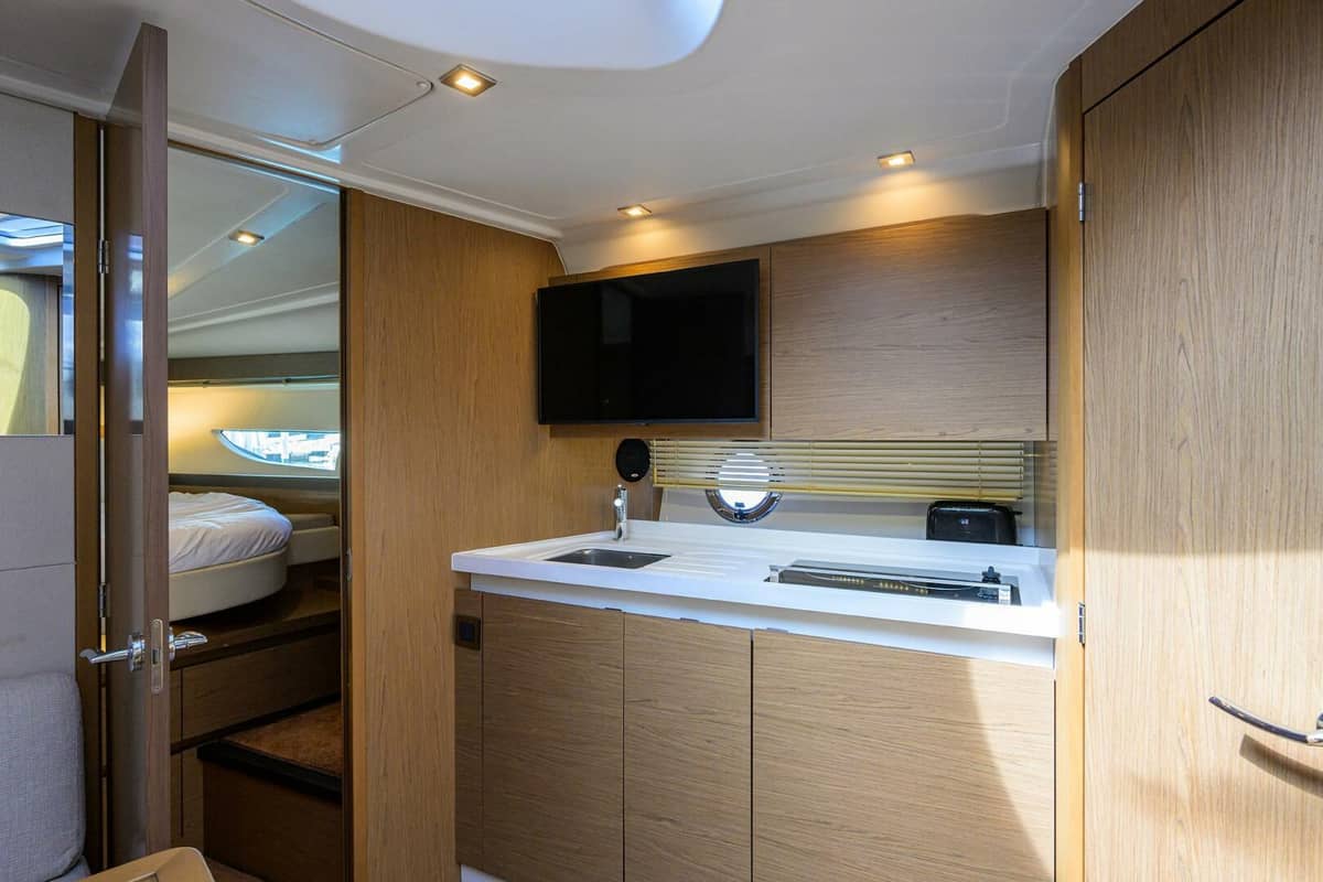 2015 Beneteau 38 GT photo 6