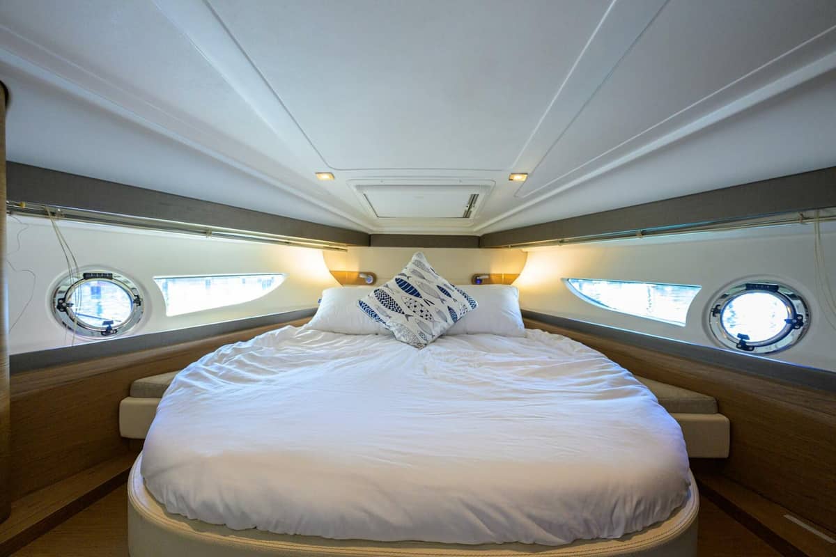 2015 Beneteau 38 GT photo 14