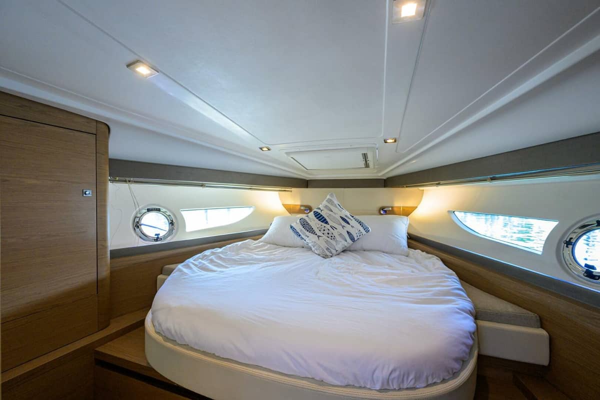2015 Beneteau 38 GT photo 13