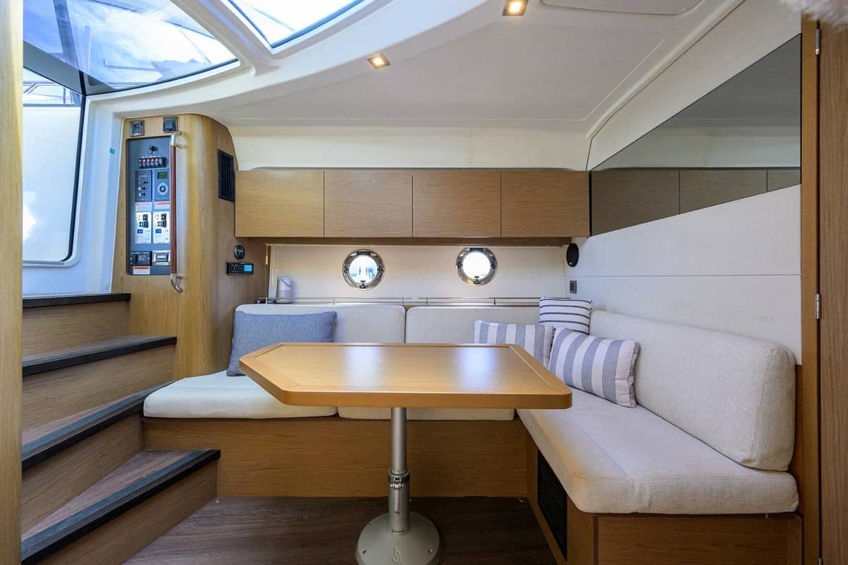 2015 Beneteau 38 GT photo 3