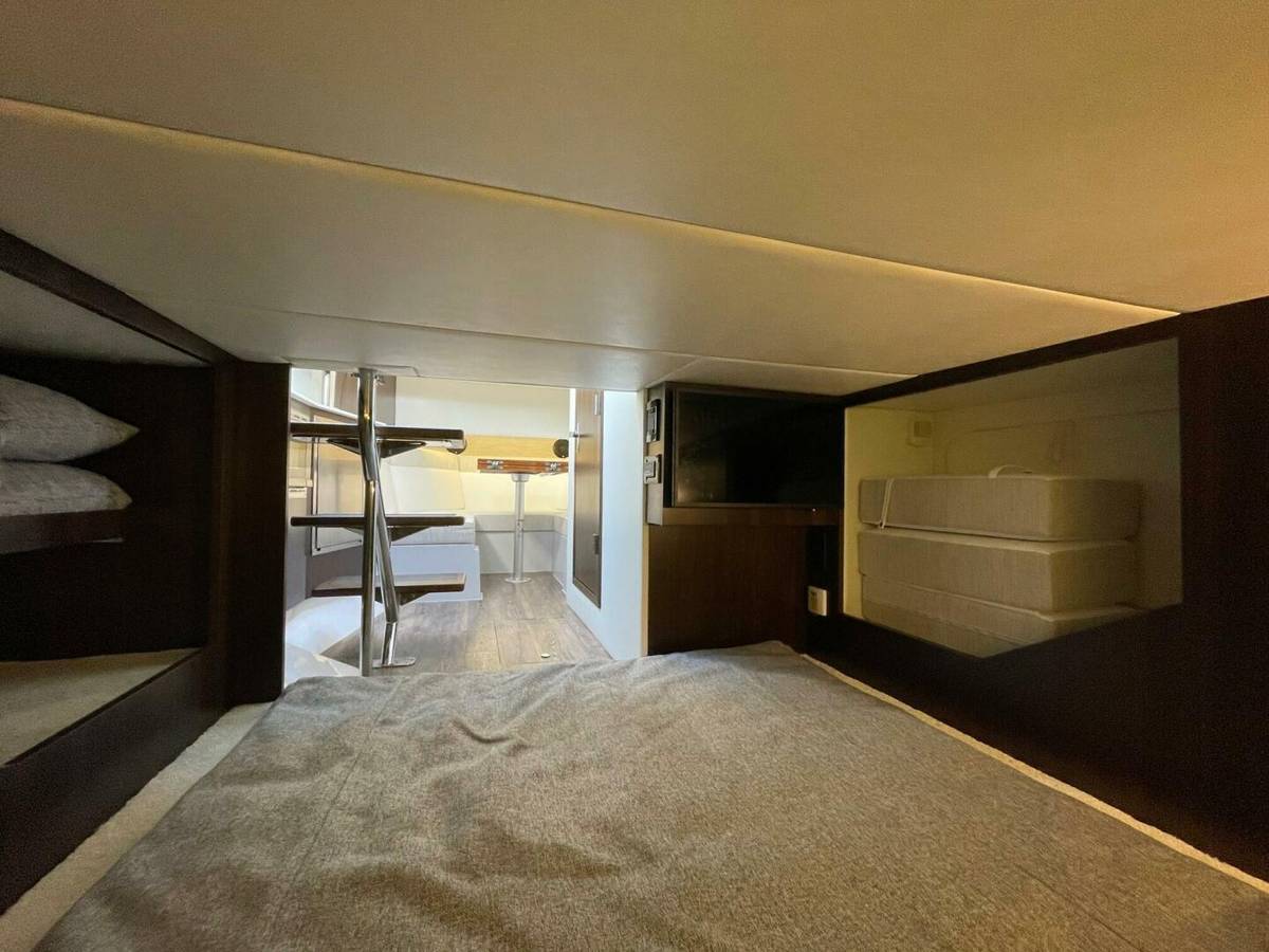 2023 Cruisers Yachts 38 GLS photo 21