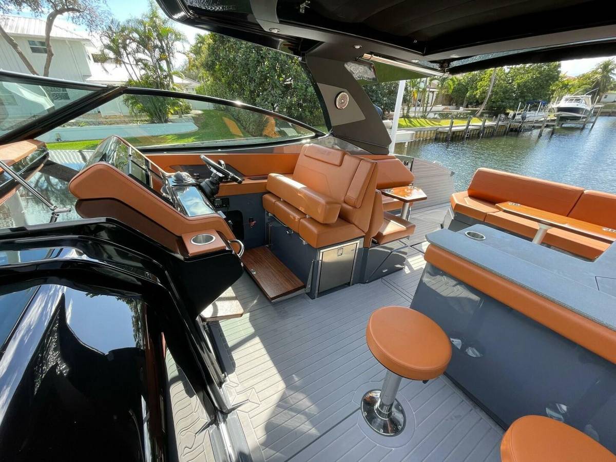 2023 Cruisers Yachts 38 GLS photo 40