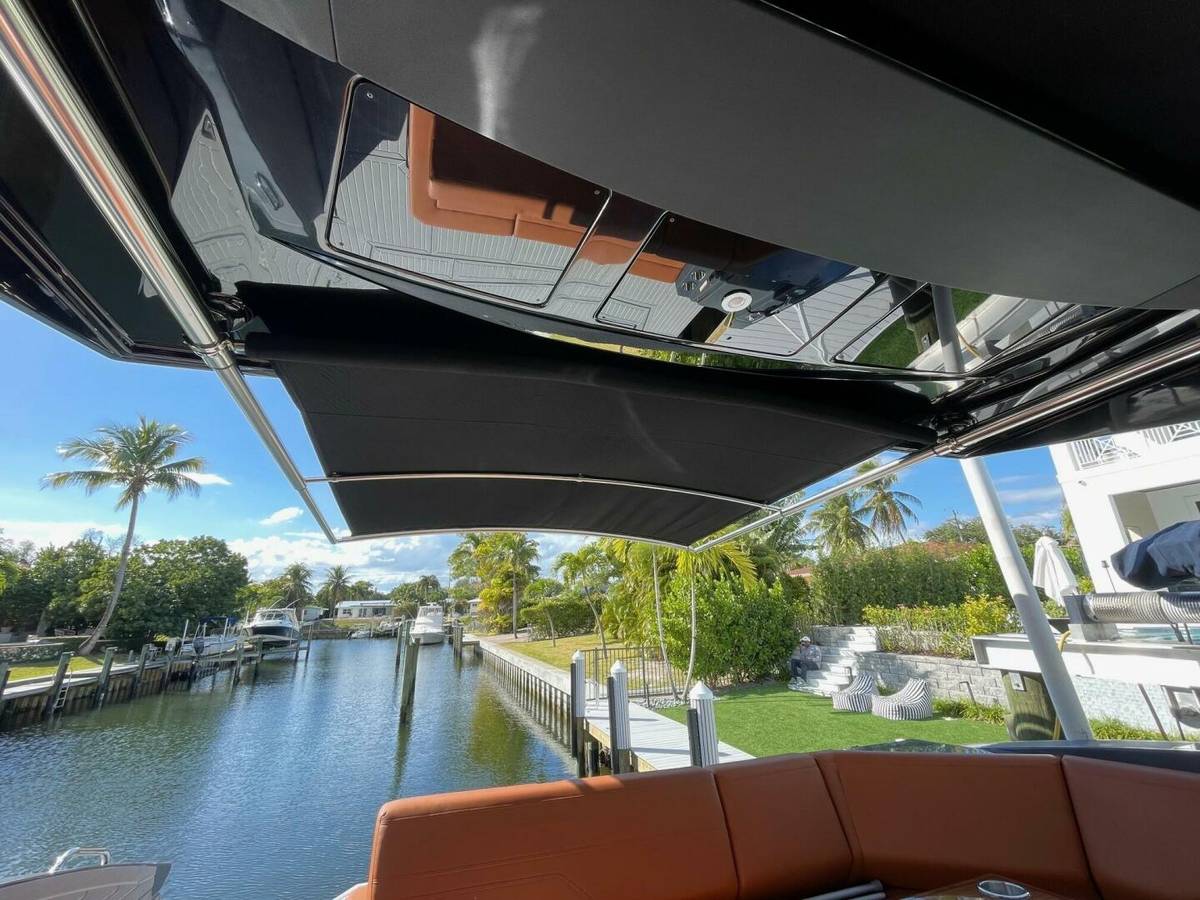 2023 Cruisers Yachts 38 GLS photo 24