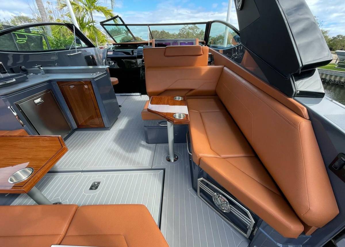 2023 Cruisers Yachts 38 GLS photo 42
