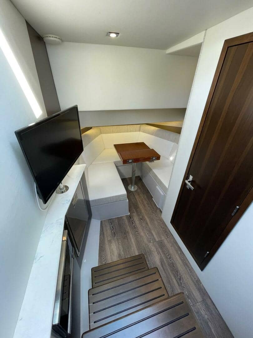 2023 Cruisers Yachts 38 GLS photo 22