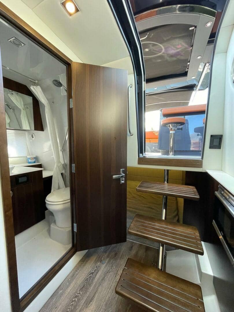 2023 Cruisers Yachts 38 GLS photo 12