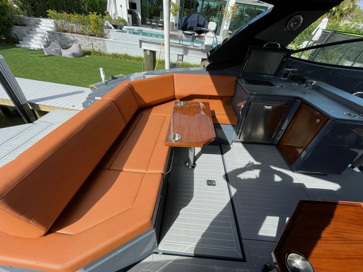 2023 Cruisers Yachts 38 GLS photo 36