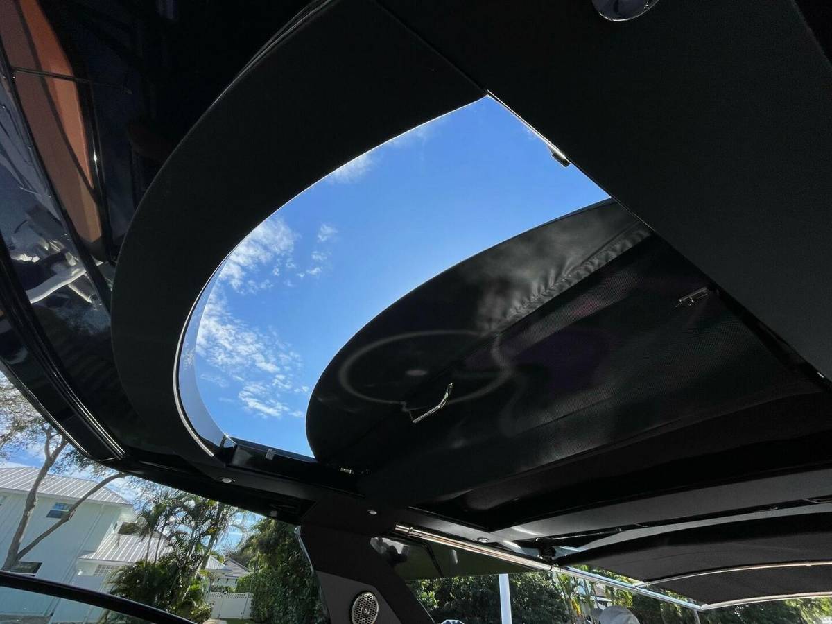 2023 Cruisers Yachts 38 GLS photo 14