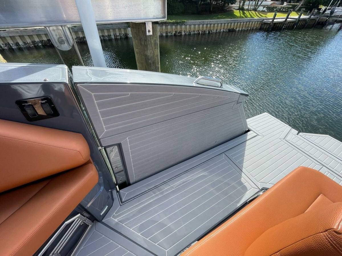 2023 Cruisers Yachts 38 GLS photo 46