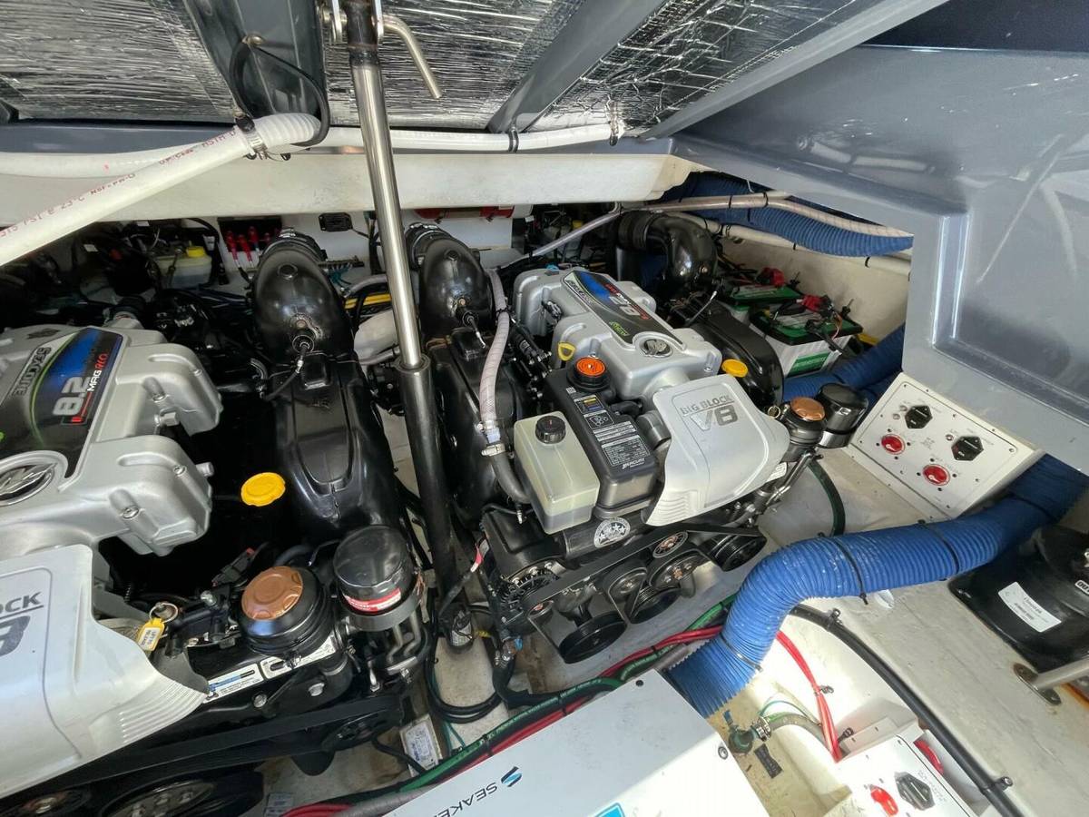 2023 Cruisers Yachts 38 GLS photo 19