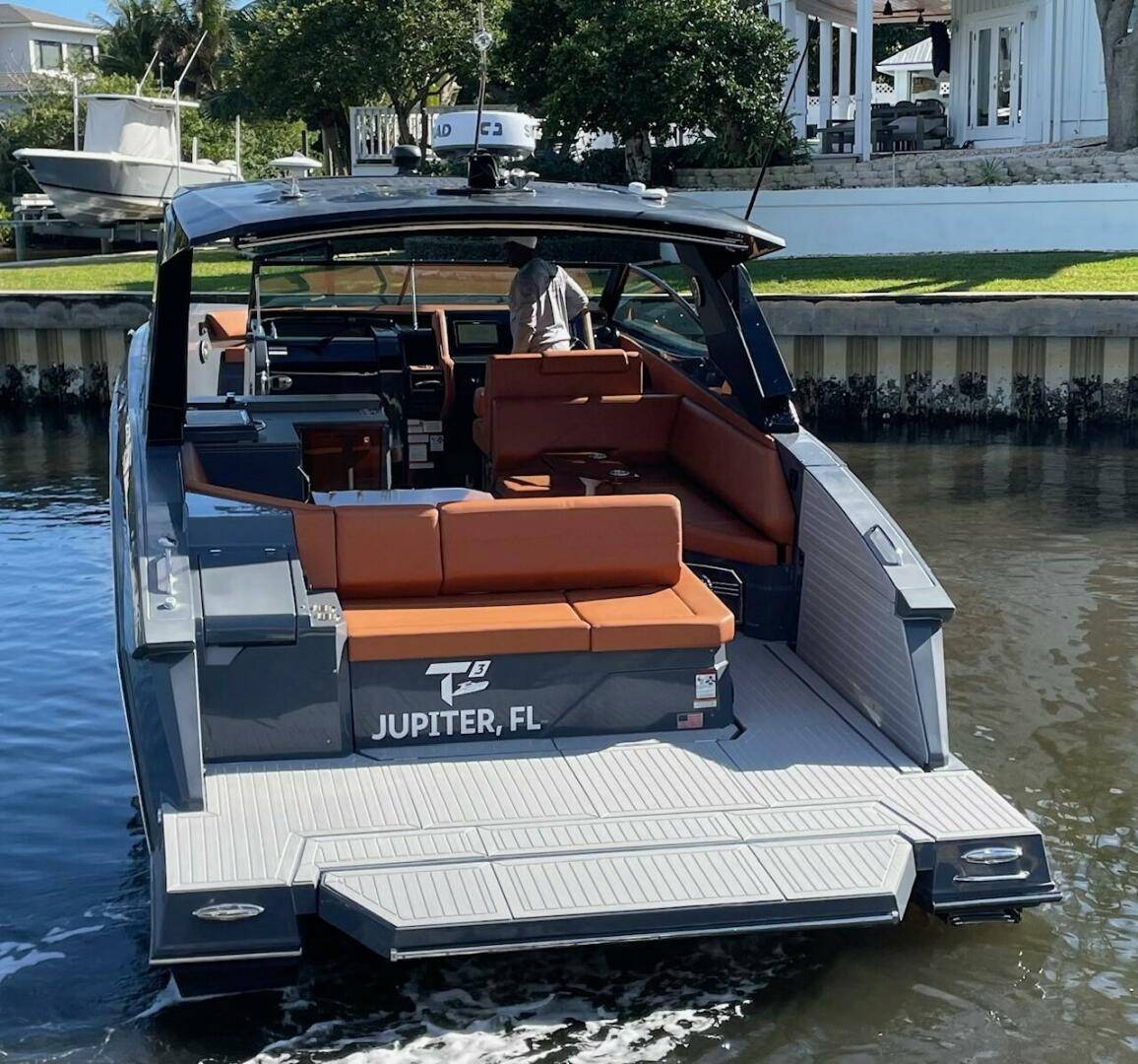 2023 Cruisers Yachts 38 GLS photo 4