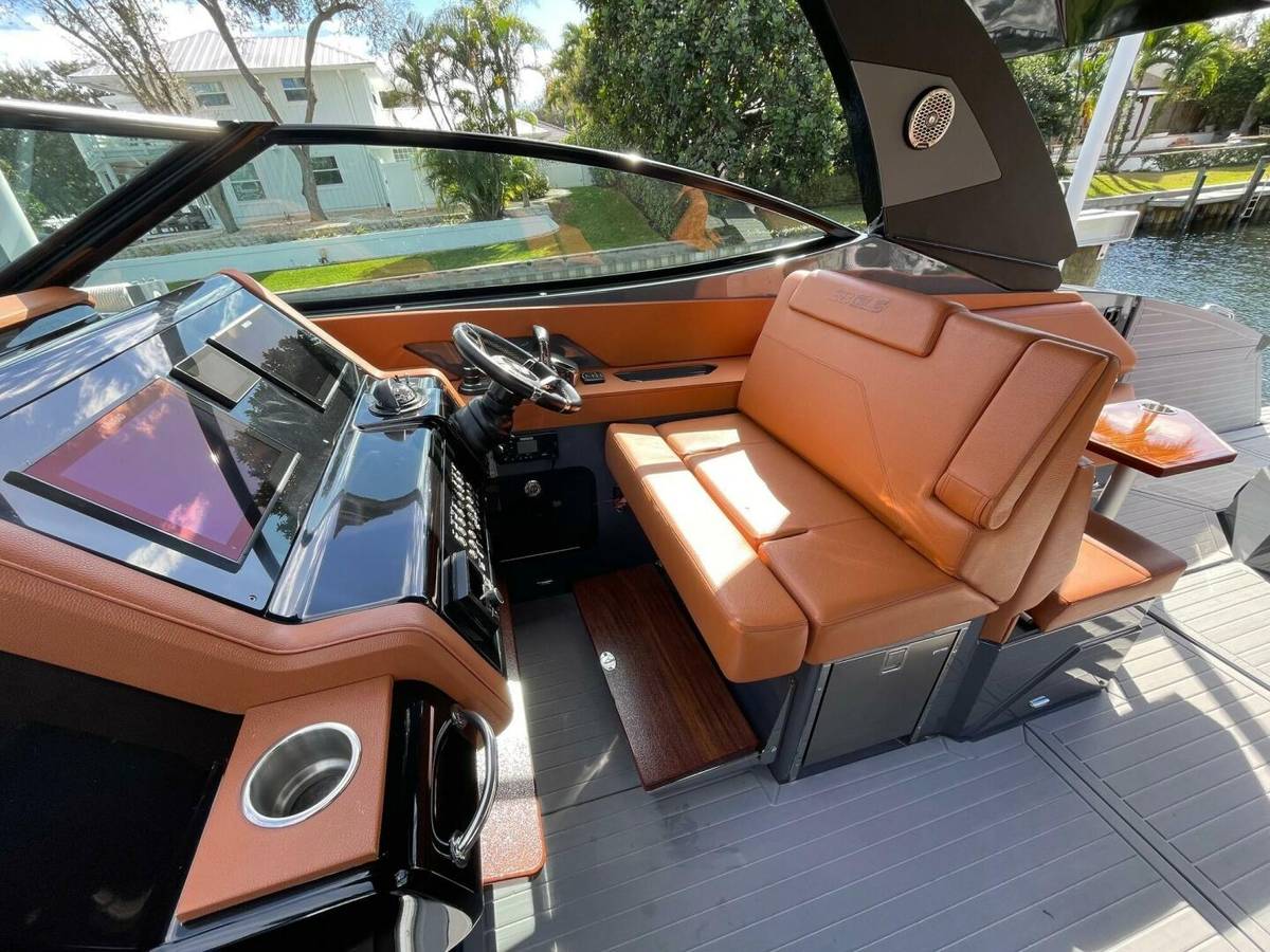 2023 Cruisers Yachts 38 GLS photo 41
