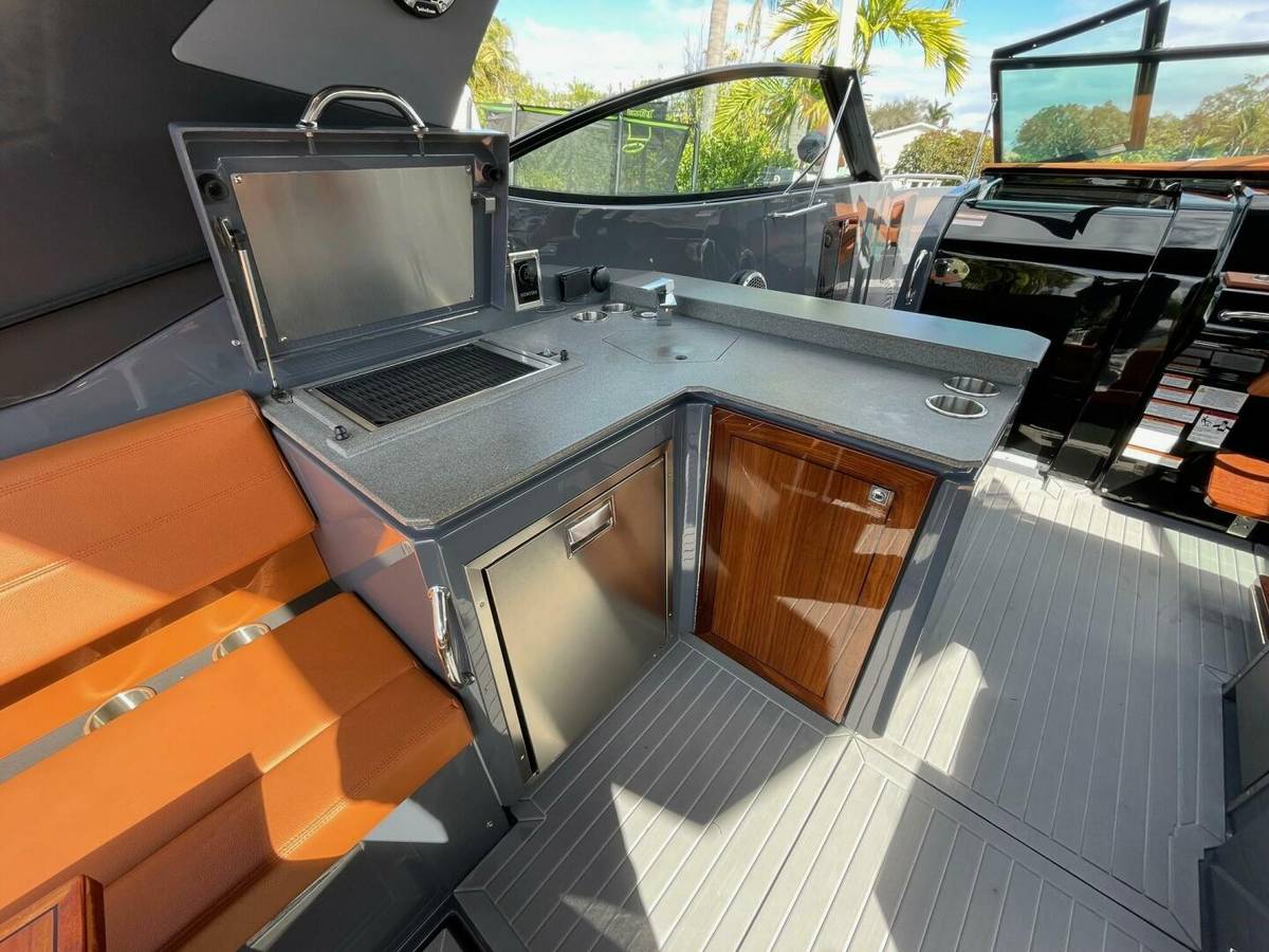 2023 Cruisers Yachts 38 GLS photo 35