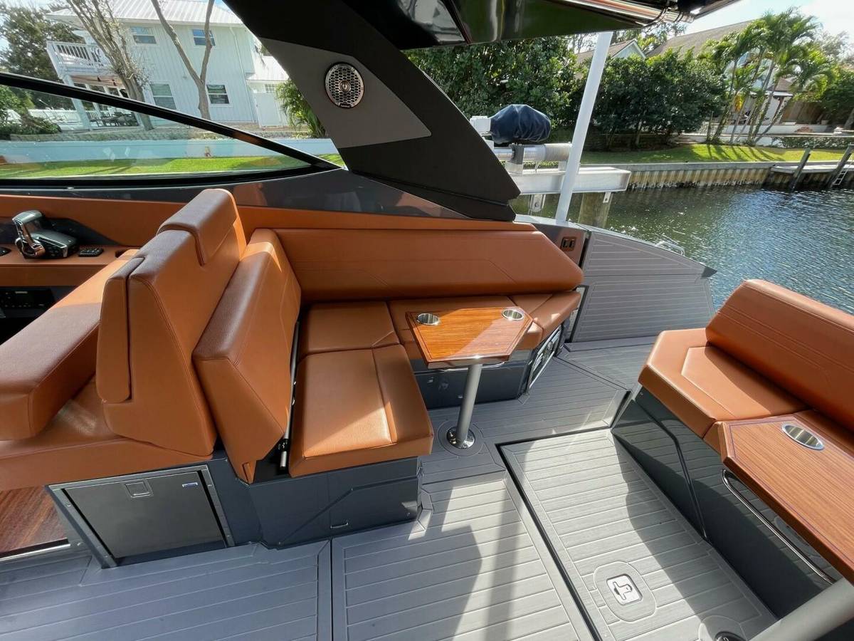 2023 Cruisers Yachts 38 GLS photo 45