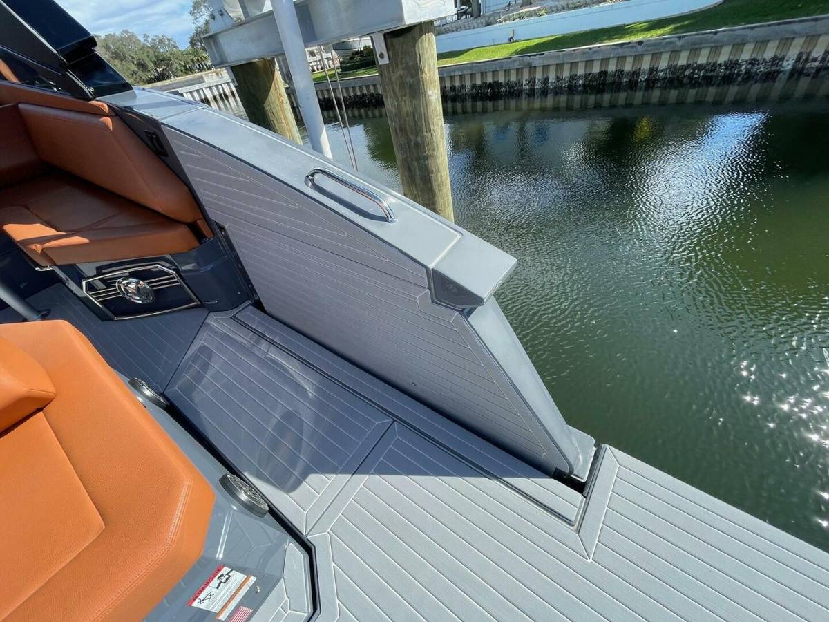 2023 Cruisers Yachts 38 GLS photo 34