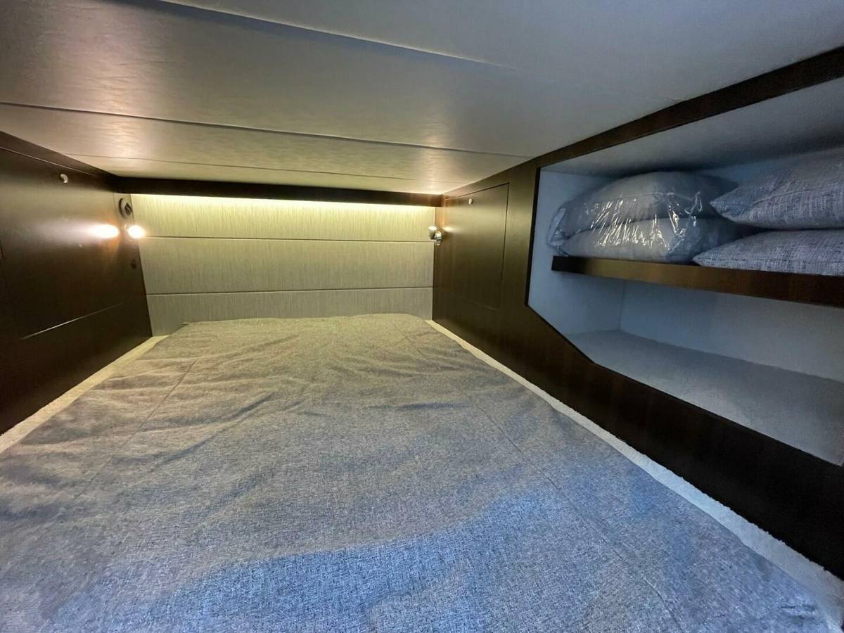2023 Cruisers Yachts 38 GLS photo 20