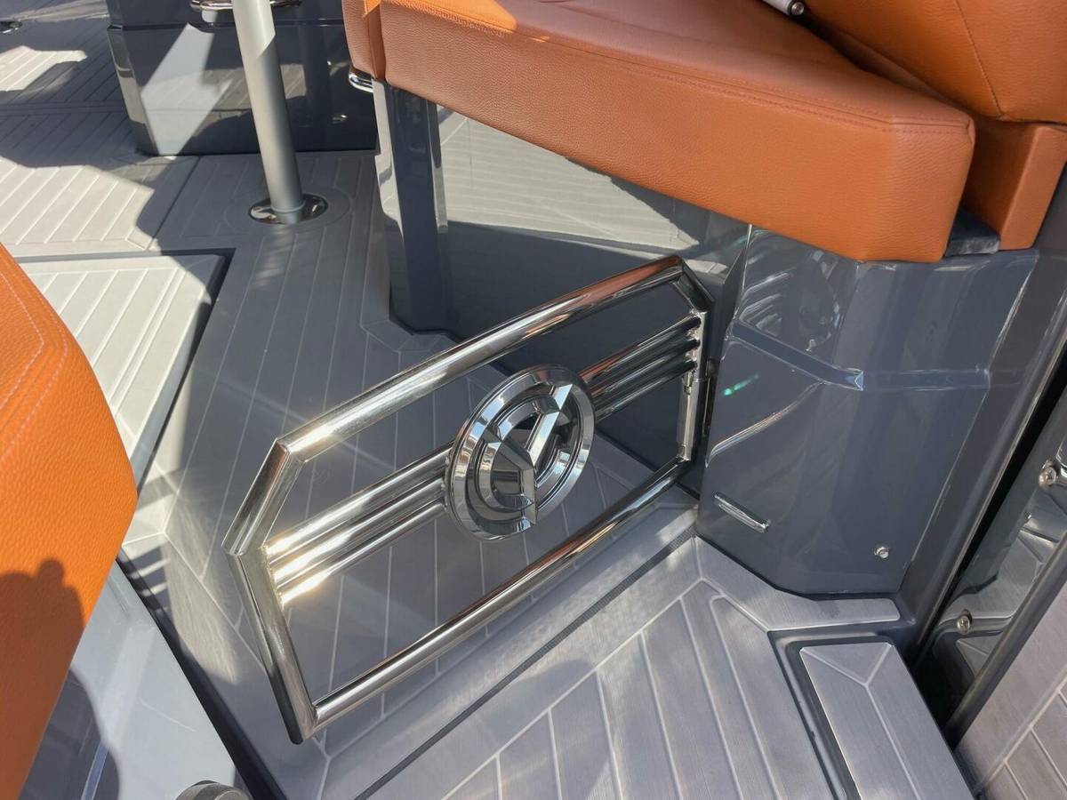 2023 Cruisers Yachts 38 GLS photo 15