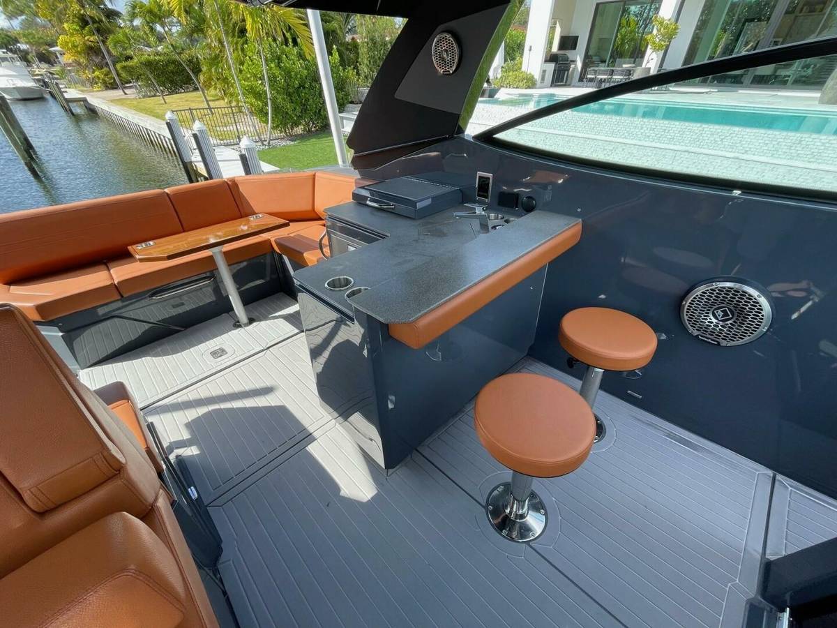 2023 Cruisers Yachts 38 GLS photo 39