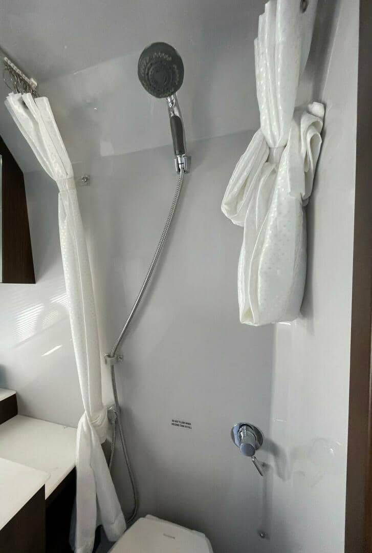 2023 Cruisers Yachts 38 GLS photo 11