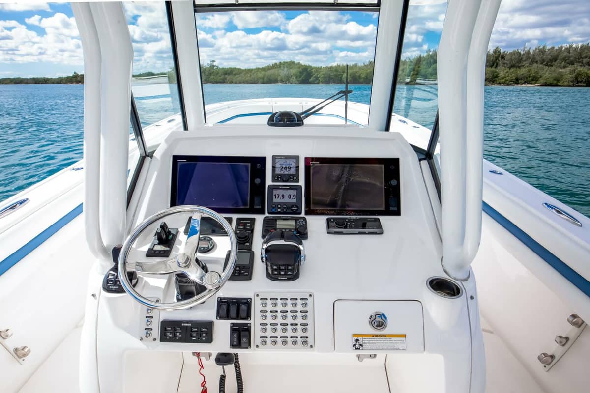 2017 Intrepid 375 Open photo 10