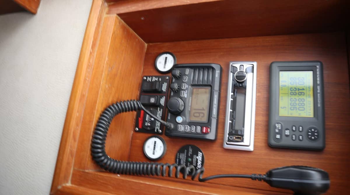 2002 Miller Marine 38 Open "LURES & LIARS" photo 5