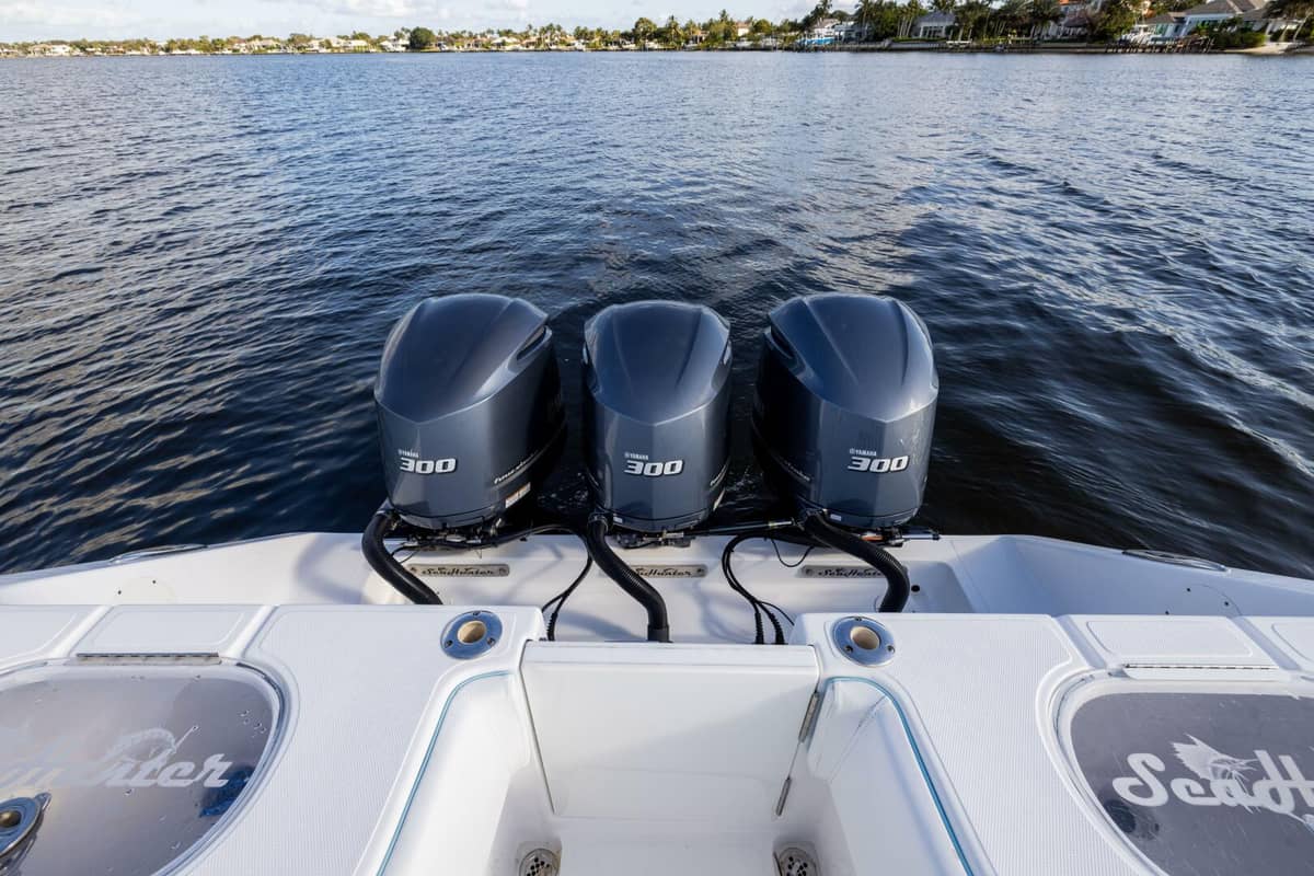 2018 SeaHunter 33 Center Console "Bloodline" photo 15