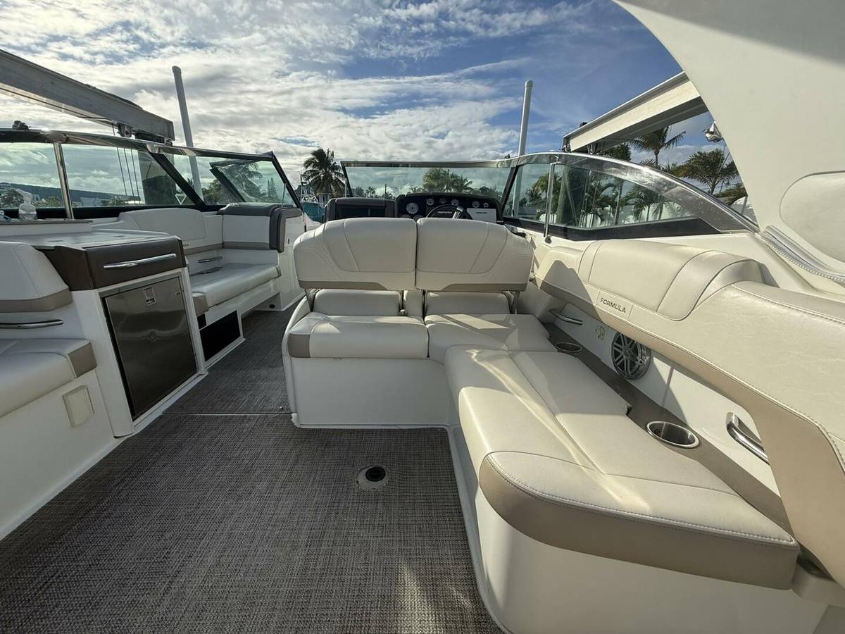 2016 Formula 330 Crossover Bowrider photo 24