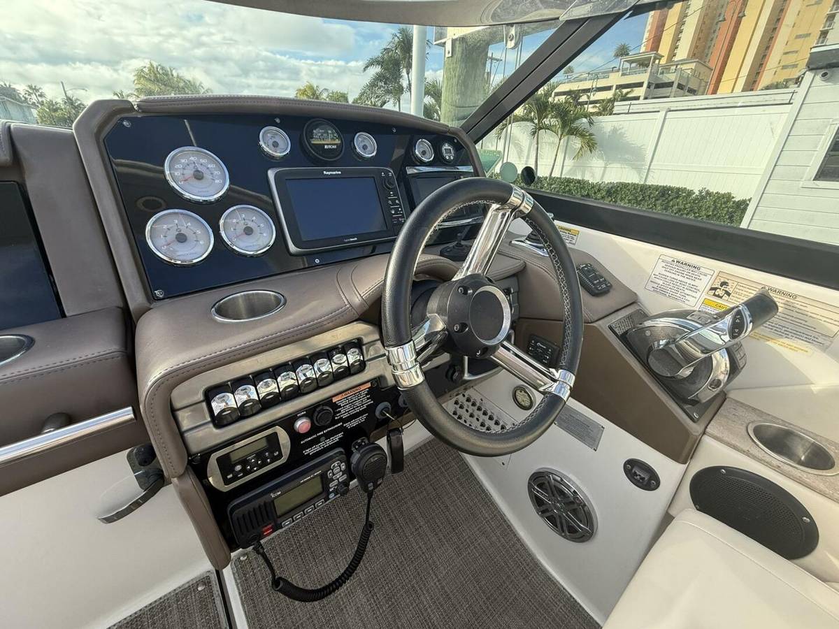2016 Formula 330 Crossover Bowrider photo 12