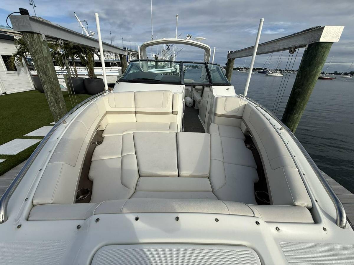 2016 Formula 330 Crossover Bowrider photo 6