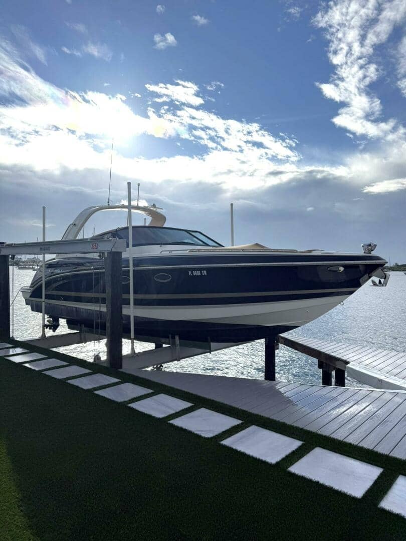 2016 Formula 330 Crossover Bowrider photo