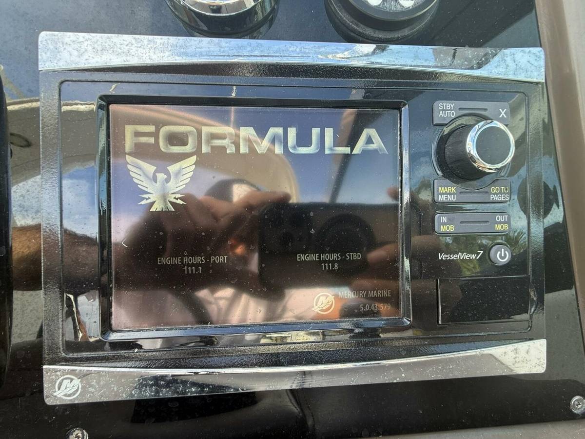 2016 Formula 330 Crossover Bowrider photo 29