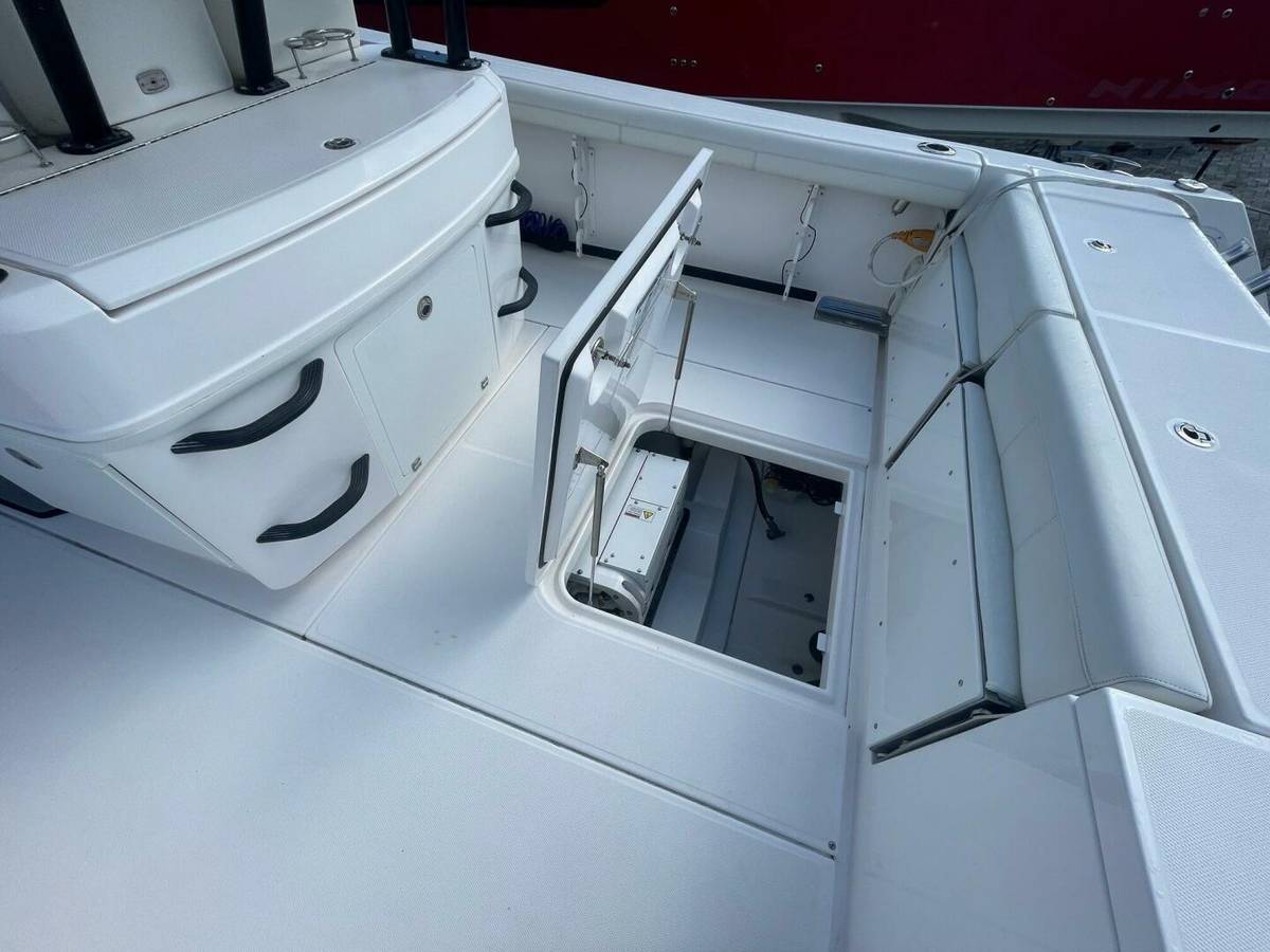 2022 Everglades 335 Center Console photo 6