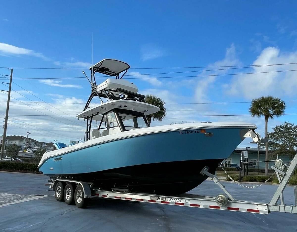2022 Everglades 335 Center Console photo 3
