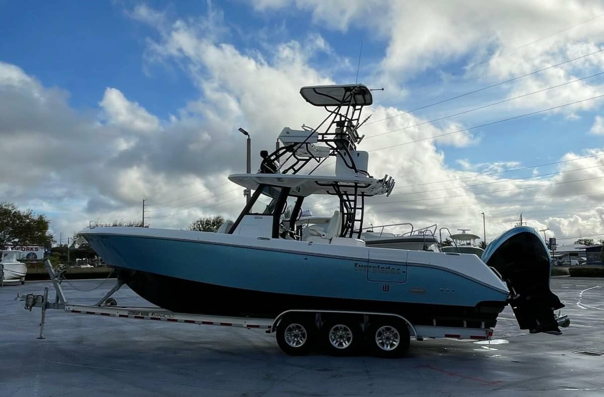 2022 Everglades 335 Center Console photo 2